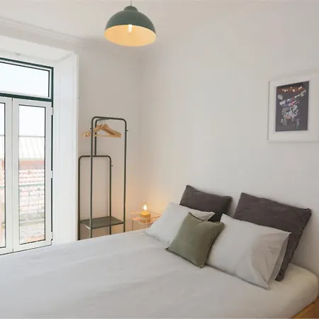 Bright 2br W/ Tagus View | By Airnest ליסבון