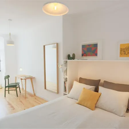 Bright 2br W/ Tagus View | By Airnest ליסבון