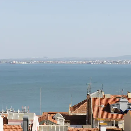 דירה Bright 2br W/ Tagus View | By Airnest