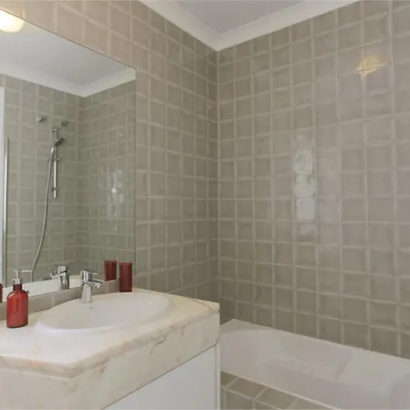 Bright 2br W/ Tagus View | By Airnest