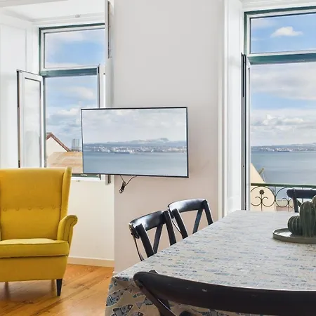 Bright 2br W/ Tagus View | By Airnest Lisboa