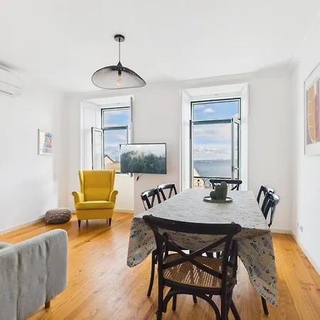 شقة Bright 2br W/ Tagus View | By Airnest Lisboa