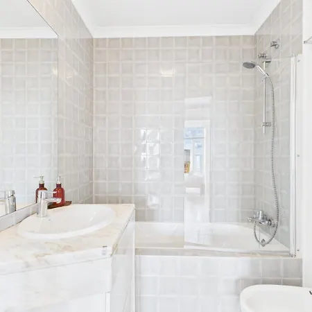 Bright 2br W/ Tagus View | By Airnest *