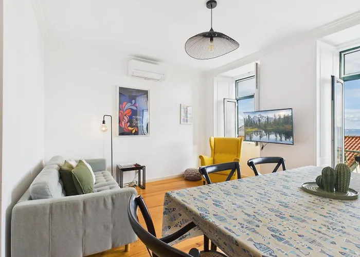 Bright 2br W/ Tagus View | By Airnest Διαμέρισμα